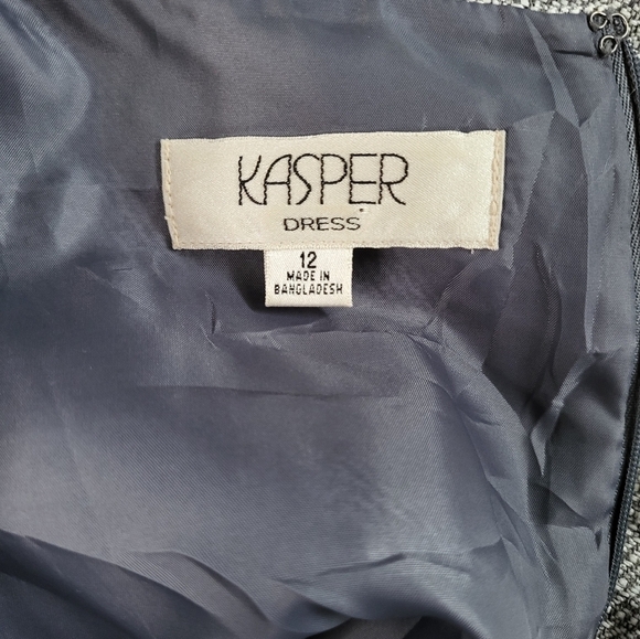 Kasper Dress. White/Grey/Black Tweed style. Lace shoulders. Size 12 - Picture 8 of 8